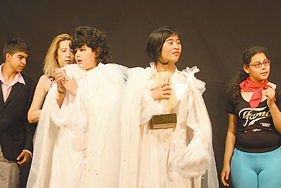 Representación de cine de los niños del Colegio Goyeneche.