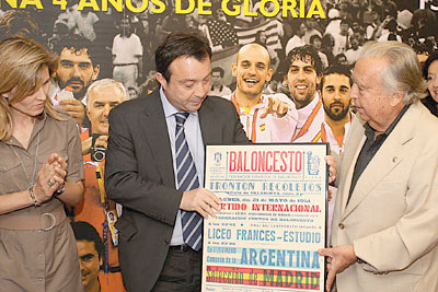 Cartel del primer mundial de baloncesto.