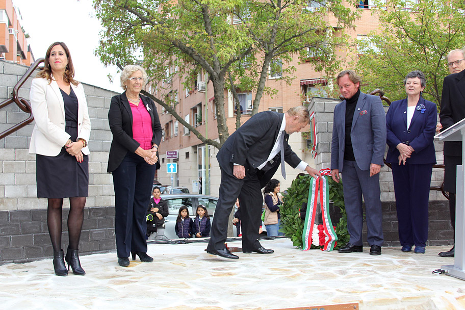 Carmena inaugura un monumento dedicado a la revolución húngara de 1956