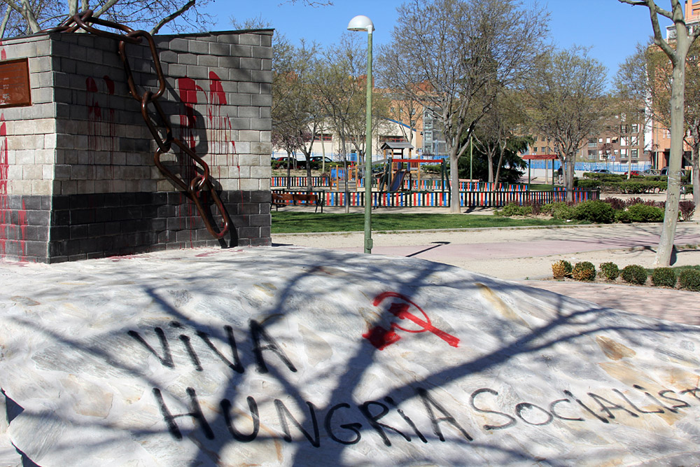 Ataque al monumento erigido para conmemorar la revolución húngara de 1956