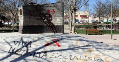 Ataque al monumento erigido para conmemorar la revolución húngara de 1956