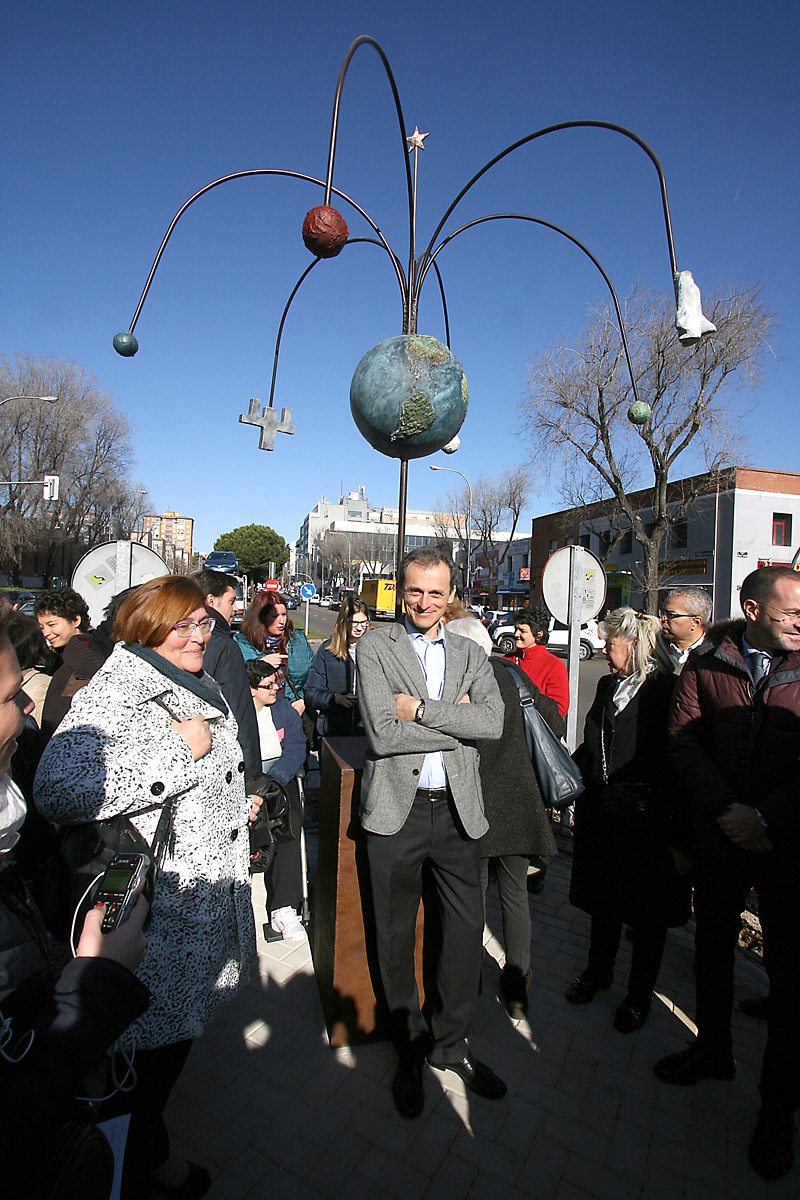 El astronauta Pedro Duque inauguró un monumento interactivo en San Blas-Canillejas/Ciudad Lineal.