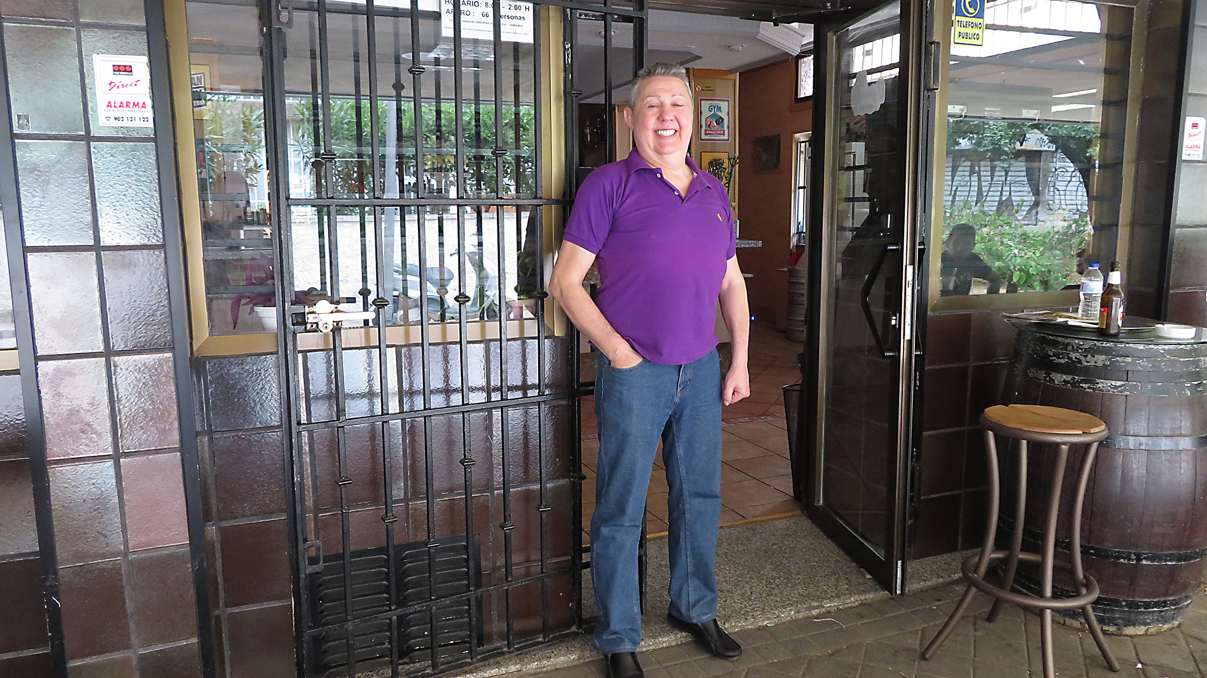 Juan Agustín es vecino de San Blas Canillejas desde hace cinco décadas