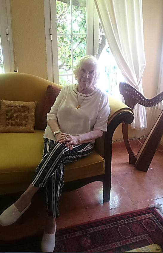 Aurelia Amat Beltrán exposición pintora del barrio con 96 años