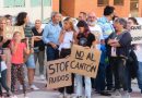 Protesta vecinal contra el canton de limpieza calle aquitania