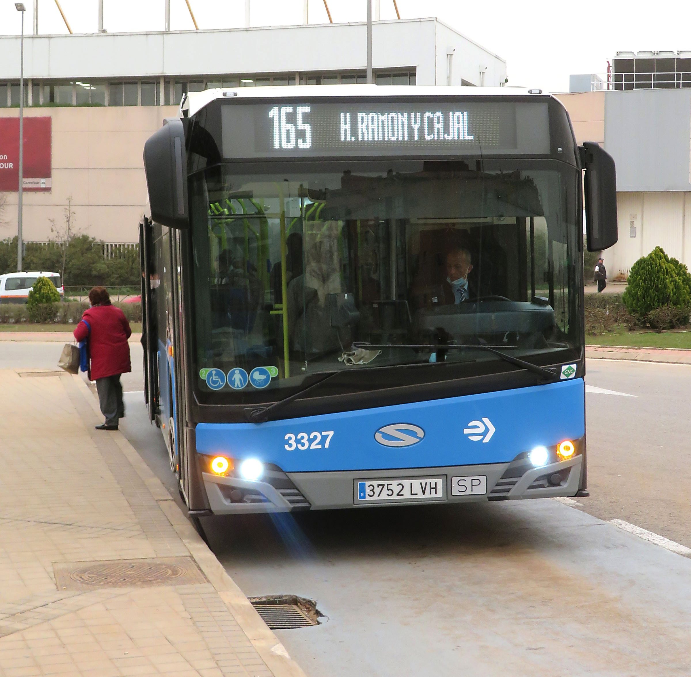 El autobús 165 que conecta San Blas-Canillejas con el hospital de Ramón y Cajal