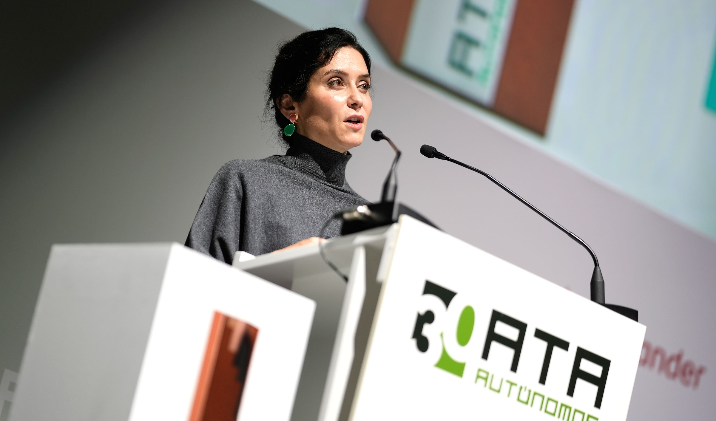 Ayuso y Feijo visitan el distrito en los premios emprendedores de ATA Ayuso y Feijo visitan el distrito en los premios emprendedores de ATA