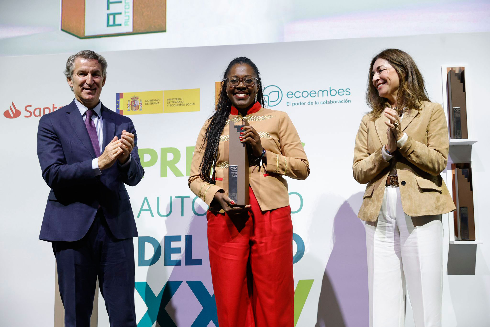 Ayuso y Feijo visitan el distrito en los premios emprendedores de ATA Ayuso y Feijo visitan el distrito en los premios emprendedores de ATA