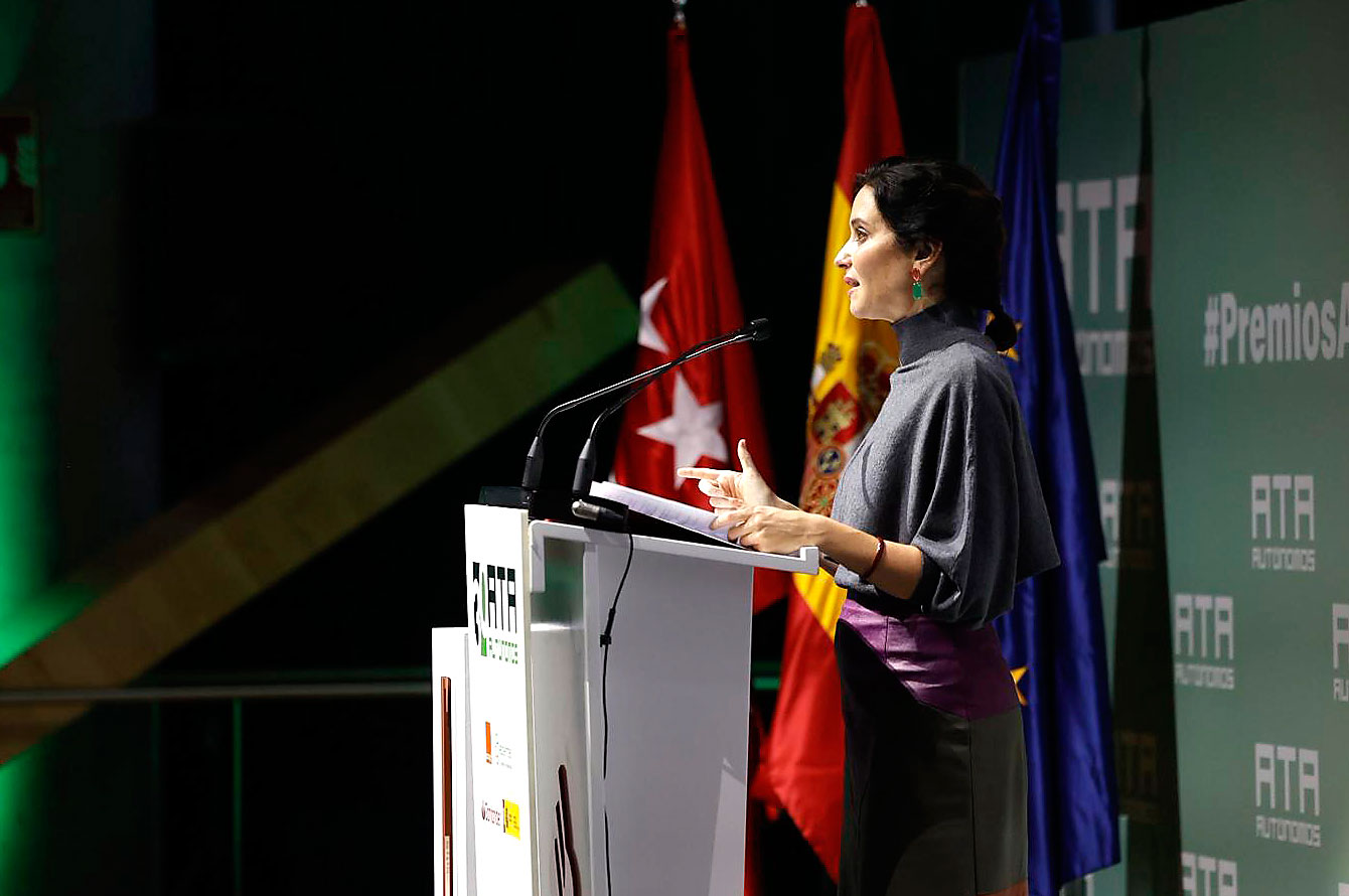 Ayuso y Feijo visitan el distrito en los premios emprendedores de ATA Ayuso y Feijo visitan el distrito en los premios emprendedores de ATA