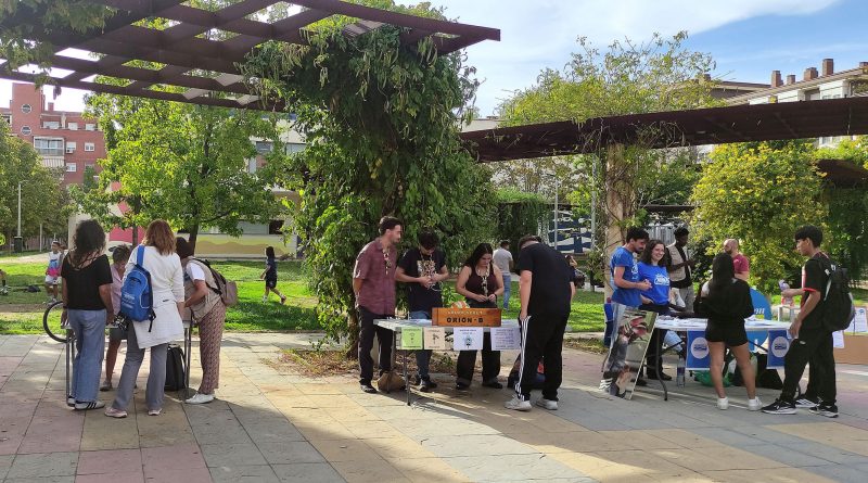 ¿Quieres cambiar tu barrio? Buscamos jóvenes con iniciativa Feria del voluntariado el parque de los cuatro elementos en Las Rosas