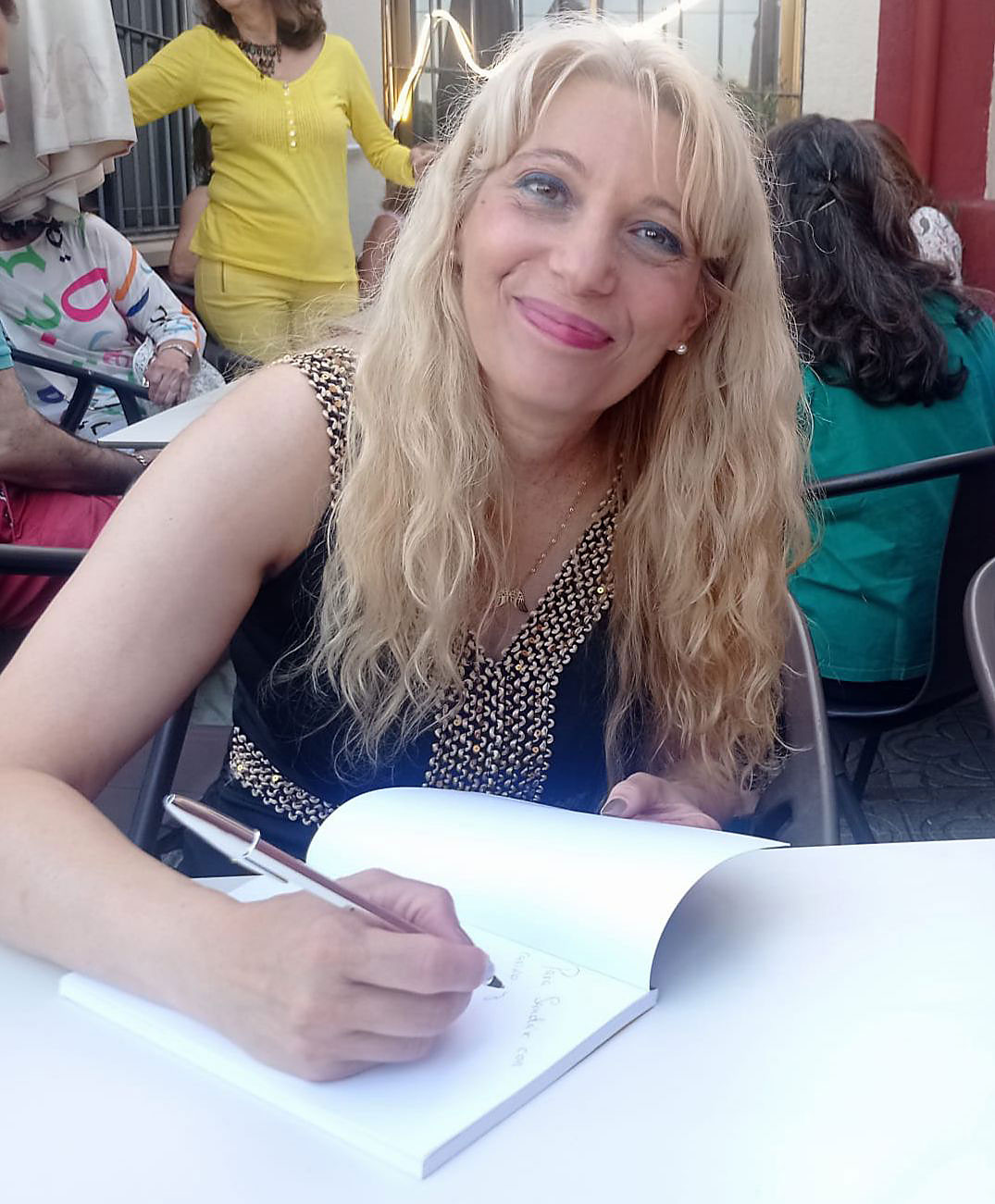 Miriam Caterina presenta ¡Olé tú! poesias flamencas Miriam Caterina presenta ¡Olé tú! poesias flamencas