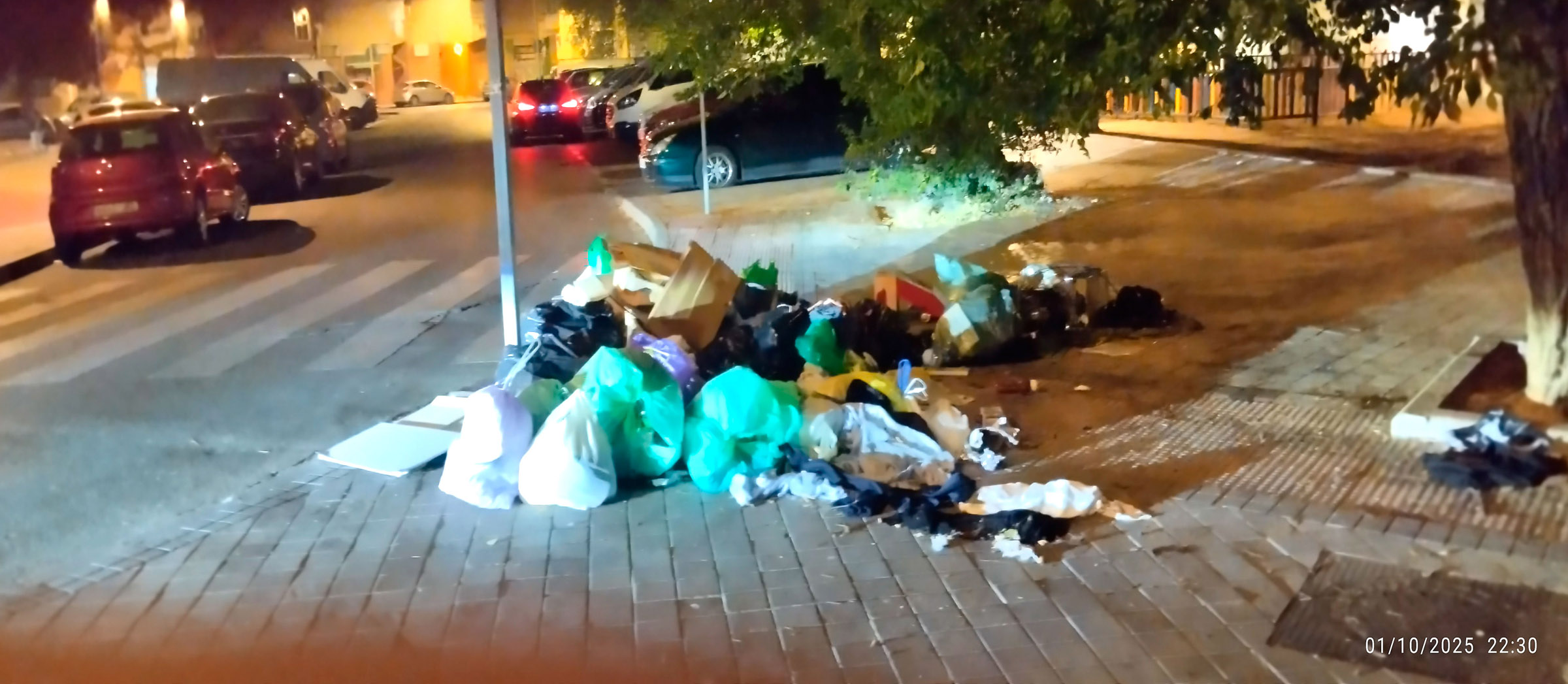 Basura acumulada en Simancas (San Blas-Canillejas)