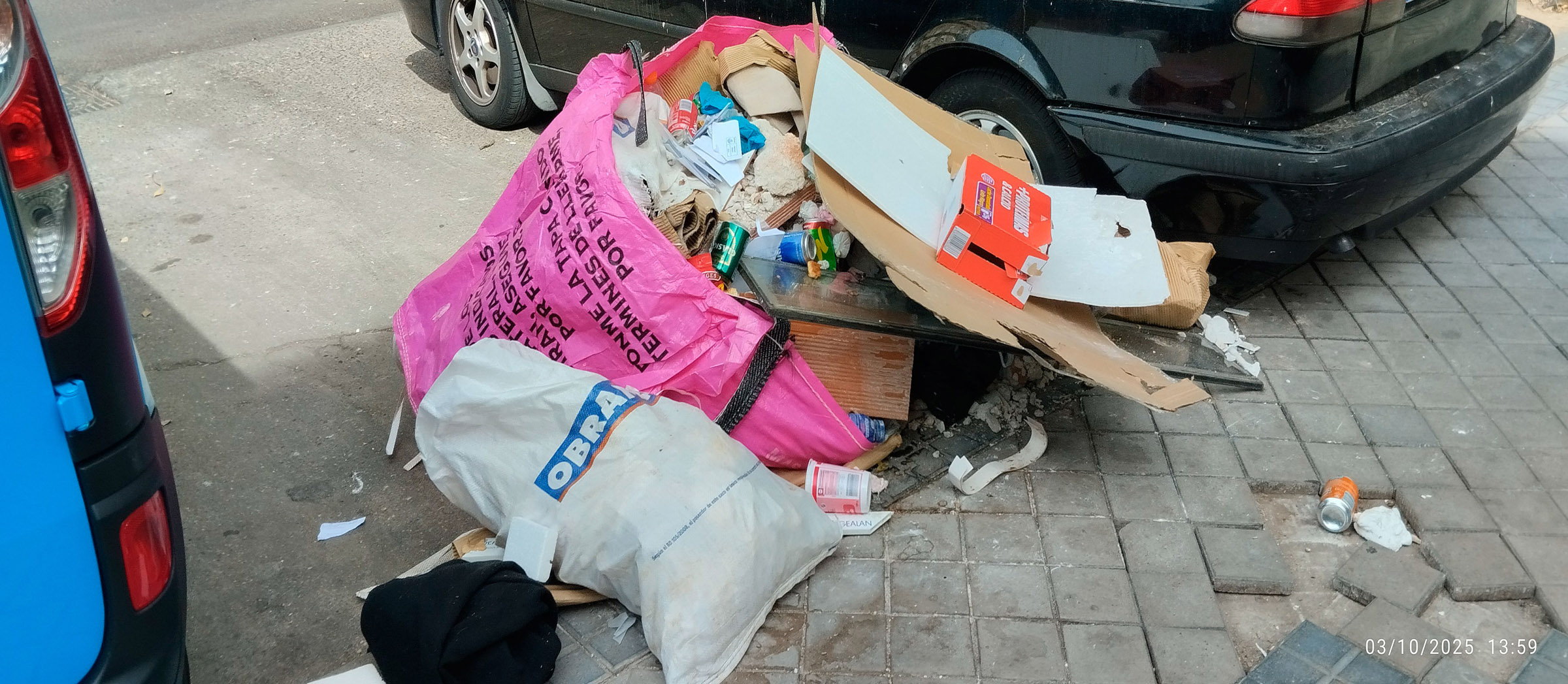 Basura acumulada en Simancas (San Blas-Canillejas)