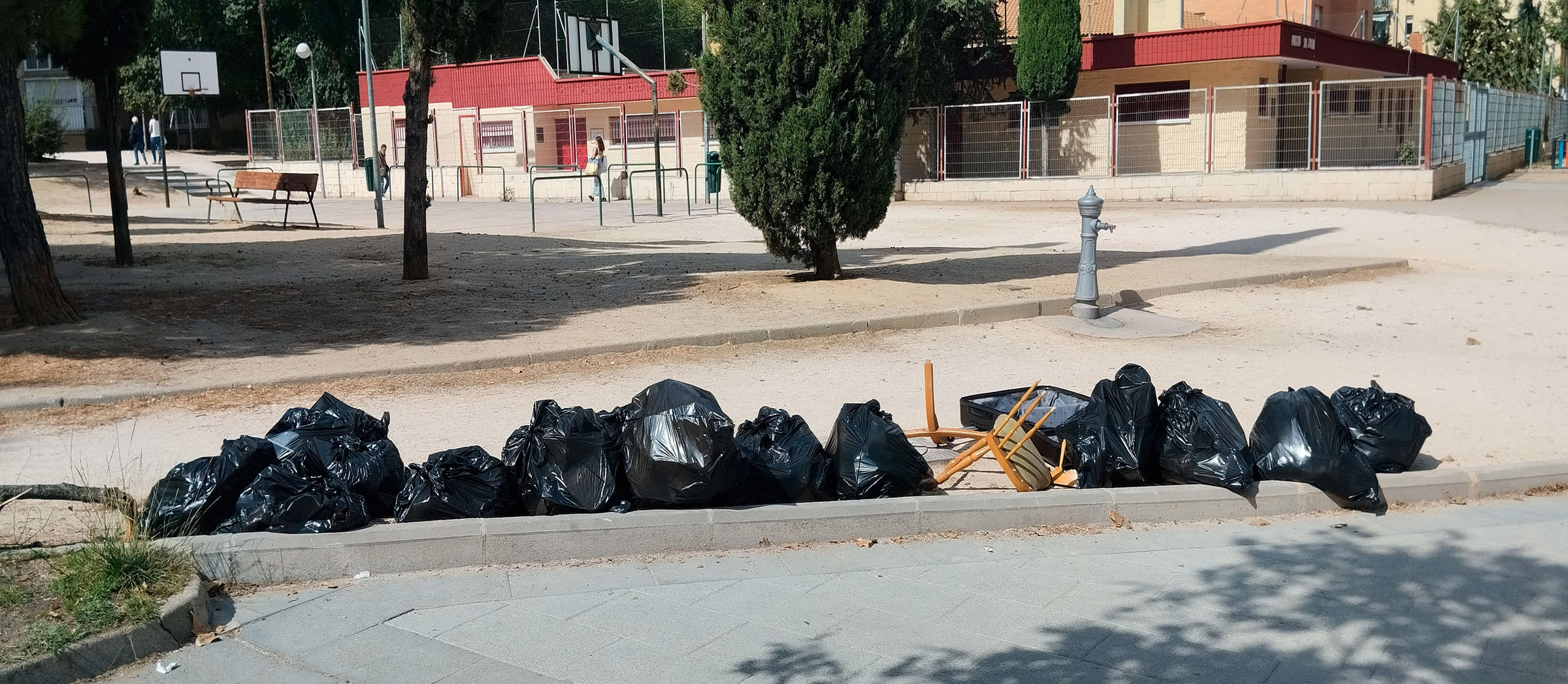 Basuras en la vía pública del Distrito de San Blas-Canillejas