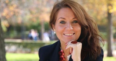 Elena Naranjo presenta su nuevo libro Crecimiento personal a traves de la cultura del vino