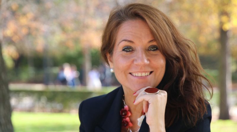 Elena Naranjo presenta su nuevo libro Crecimiento personal a traves de la cultura del vino