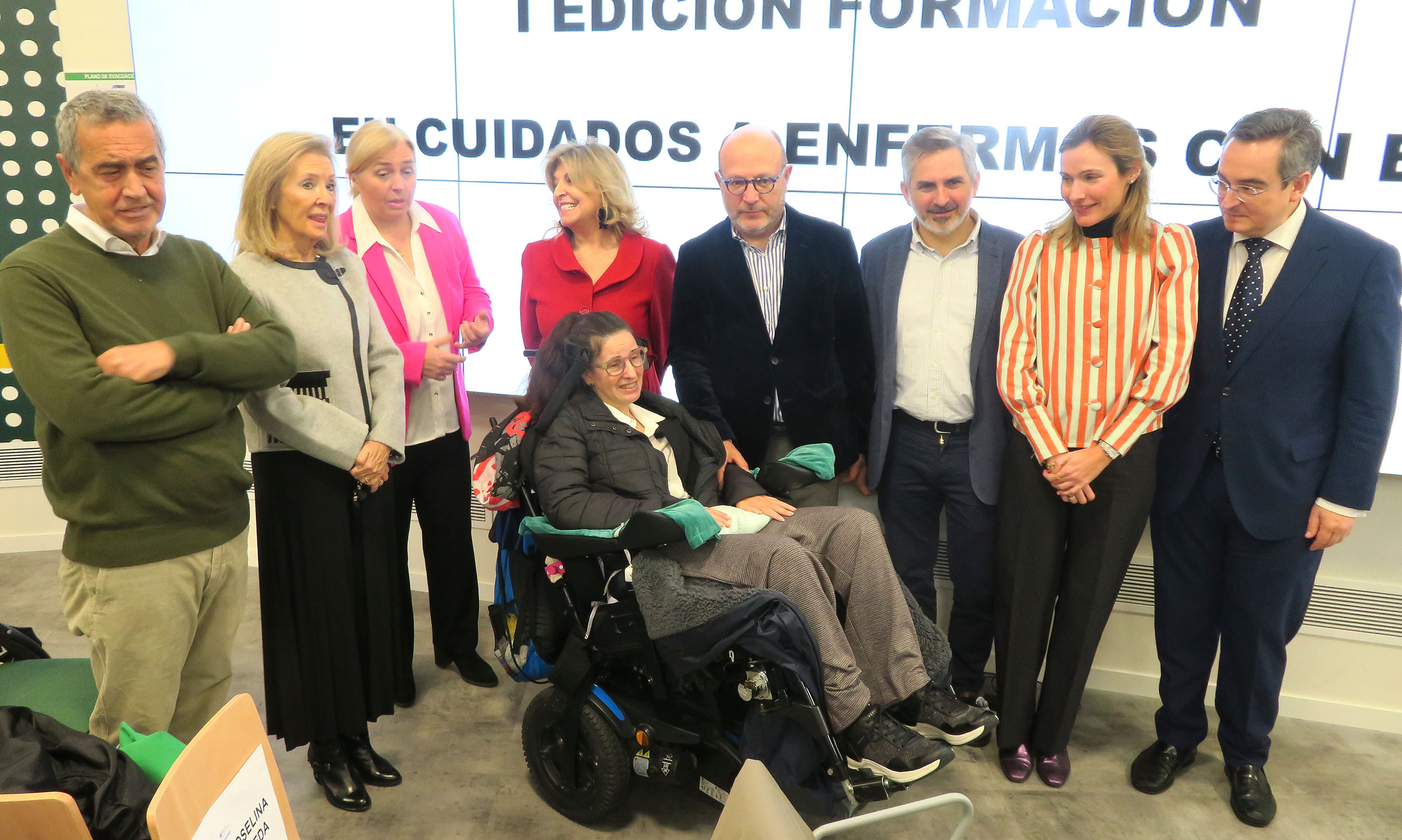 LA VICEALCALDESA INMA Sanz entrega los diplomas a los cuidadores de la ELA LA VICEALCALDESA INMA Sanz entrega los diplomas a los cuidadores de la ELA