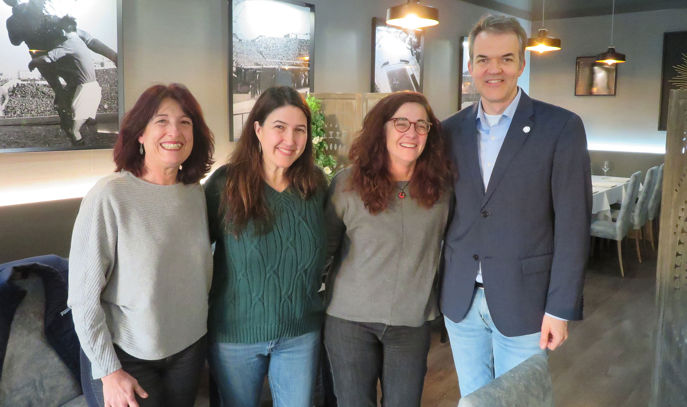 Tertulia en La Gradona Educación y desigualdad social. Mar Velázquez, Arantxa Mitjavila, Nuria Hernández y Victor Barbero Tertulia en La Gradona Educación y desigualdad social. Mar Velázquez, Arantxa Mitjavila, Nuria Hernández y Victor Barbero