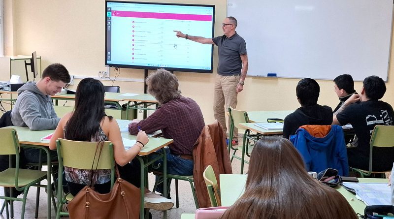 La Escuela Oficial de Idiomas, un orgullo legendario para el Distrito