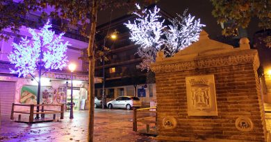 Luces navideñas en la Plaza de la Villa en Canillejas