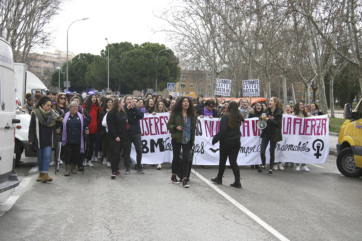 San Blas-Canillejas tiñó sus calles de color morado gracias a la manifestación feminista celebrada el pasado 8 de marzo con motivo del Día de la Mujer Trabajadora.