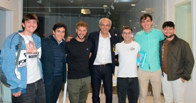 osé Antonio Expósito el profesor que revolucionó la enseñanza presenta Rebelion en Las Musas