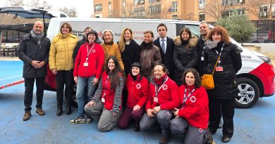 Dávila y Maíllo visitan el Centro de Acogida Temporal de San Blas