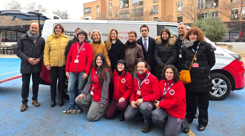 Dávila y Maíllo visitan el Centro de Acogida Temporal de San Blas