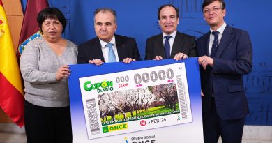 Carabante y Martínez Paramo presentan el cupón homenaje a la Quinta de los Molinos