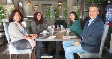 Las Tertulias de La Gradona: ‘Educación y desigualdad social’ Tertulia en La Gradona: Educación y desigualdad social. Mar Velázquez, Arantxa Mitjavila, Nuria Hernández y Victor Barbero