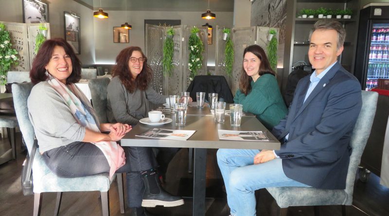 Las Tertulias de La Gradona: ‘Educación y desigualdad social’ Tertulia en La Gradona: Educación y desigualdad social. Mar Velázquez, Arantxa Mitjavila, Nuria Hernández y Victor Barbero