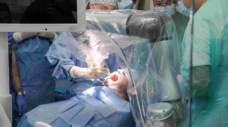 UAX Cirugía Odontológica pionera