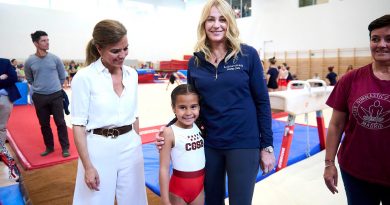 San Blas Canillejas recibe a la excampeona olímpica Nadia Comăneci