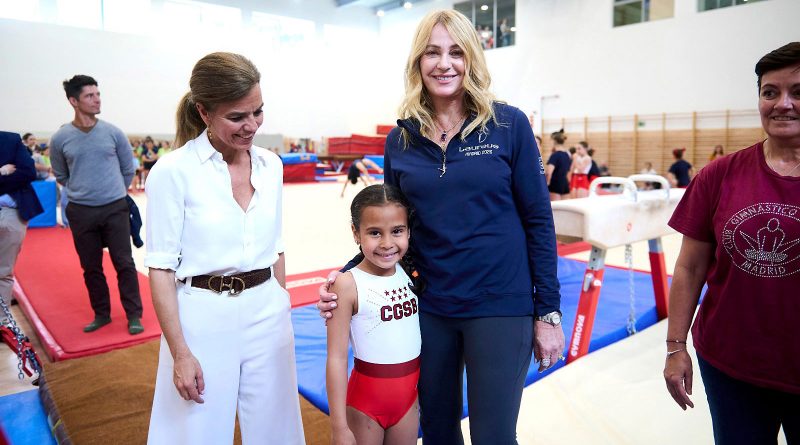 San Blas Canillejas recibe a la excampeona olímpica Nadia Comăneci