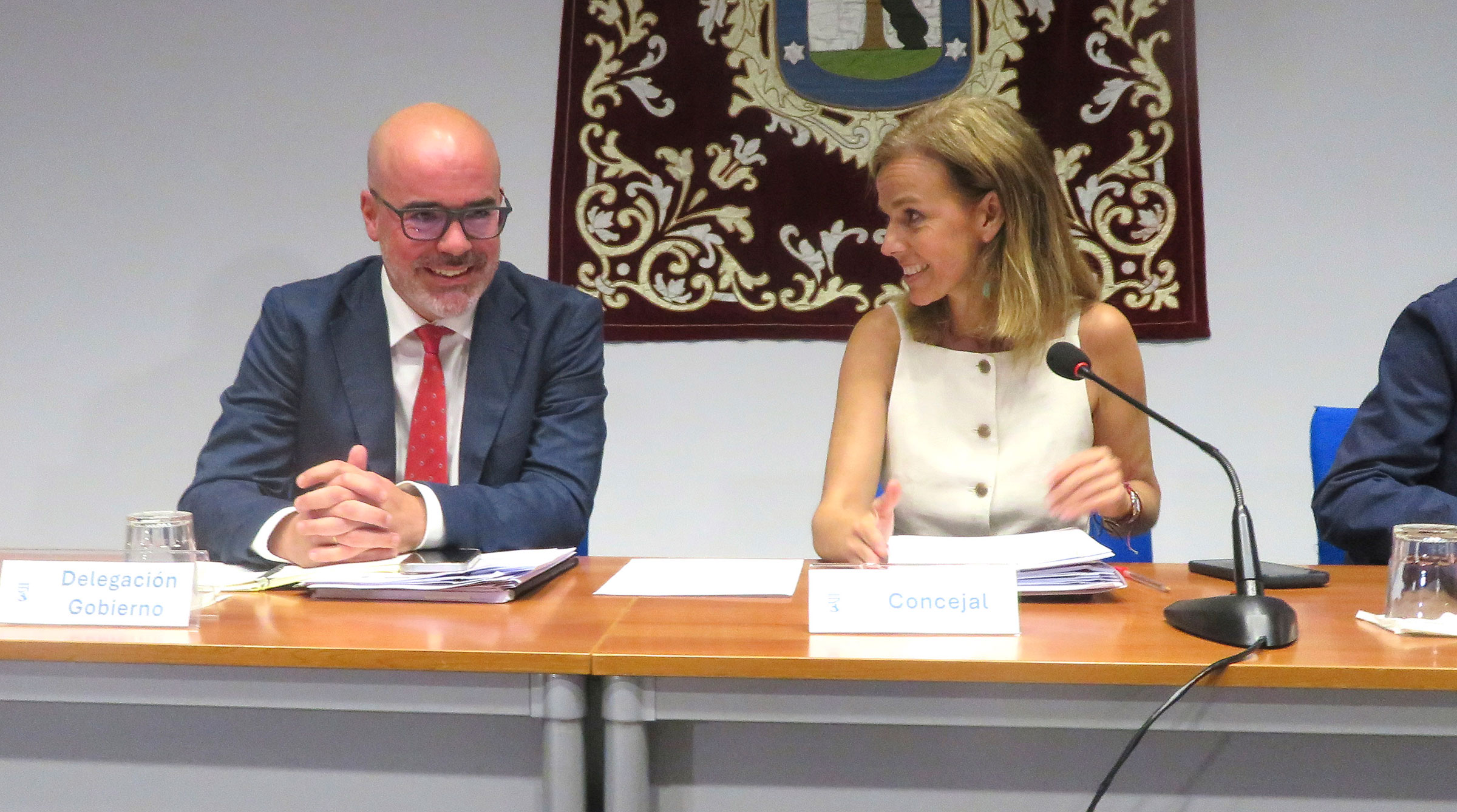 El Delegado del Gobierno Francisco Martin y Almudena Maillo en el Consejo de Seguridad del Distrito El Delegado del Gobierno Francisco Martin y Almudena Maillo en el Consejo de Seguridad del Distrito